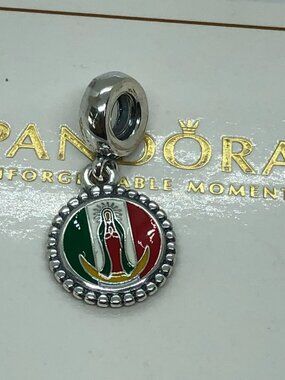 ✨🔥Pandora Virgen De Guadalupe Dangle Charm